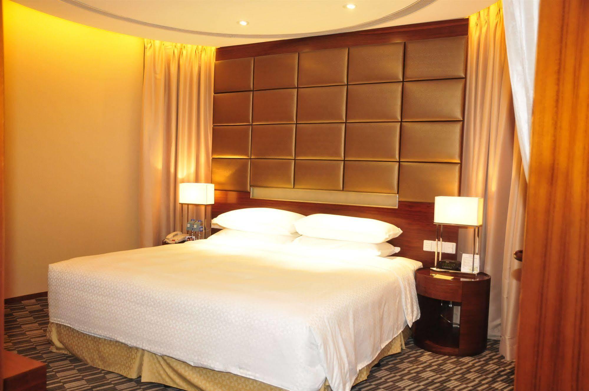 Four Points By Sheraton Taicang Buitenkant foto